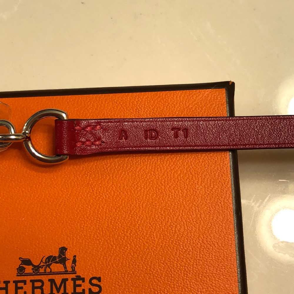 NEW & AUTHENTIC HERMES BRACELET ETRIER D TOUR RED - Picture 2 of 3
